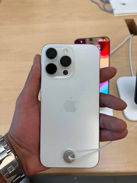 Apple iPhone 15 Pro Max 0