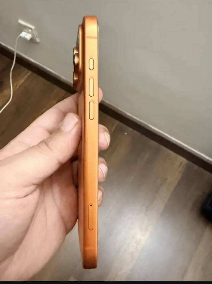 Apple iPhone 17 Pro Max 4
