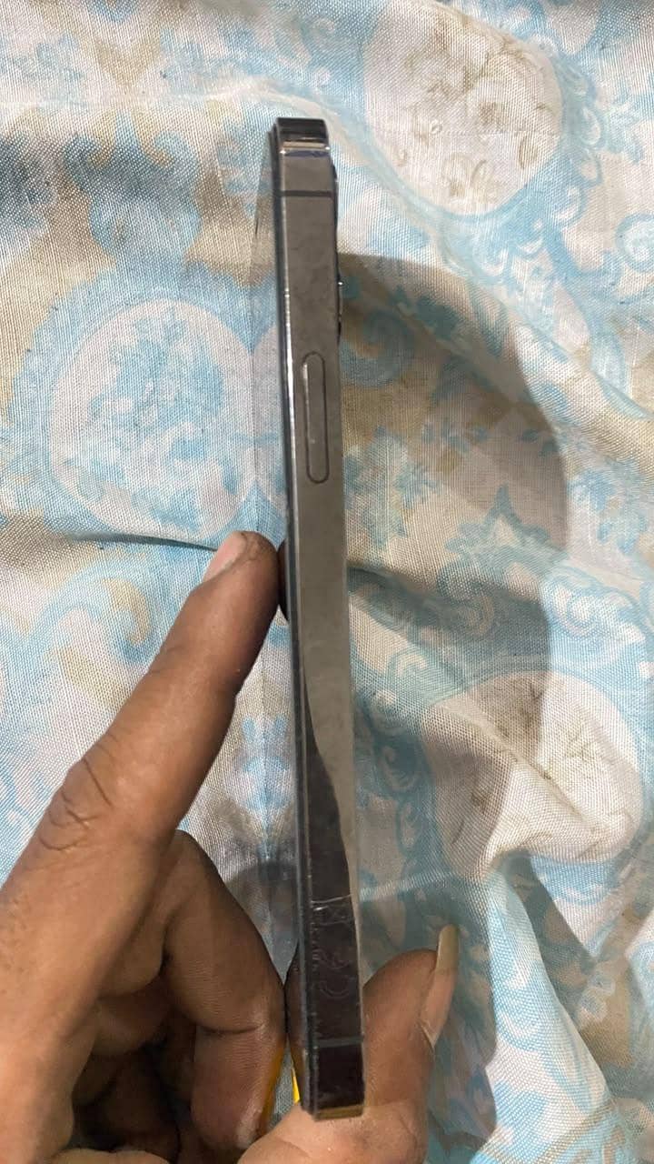 Apple iPhone 12 Pro 3