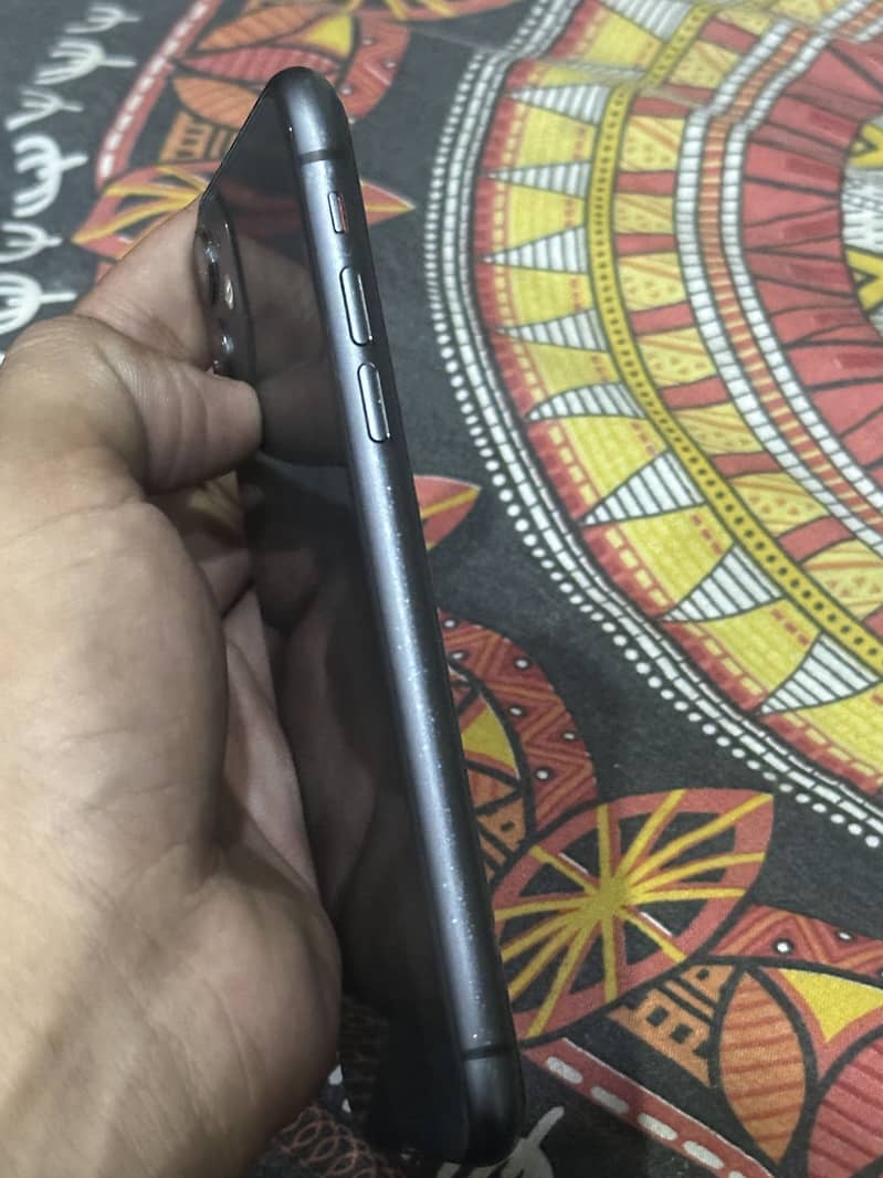 Apple iPhone 11 3