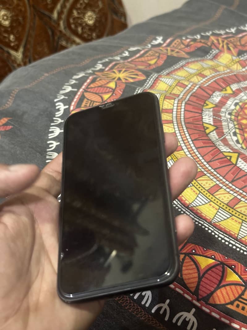 Apple iPhone 11 4