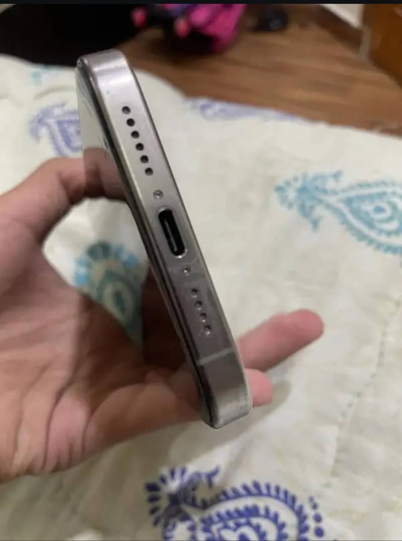 iphone 15 pro max 2
