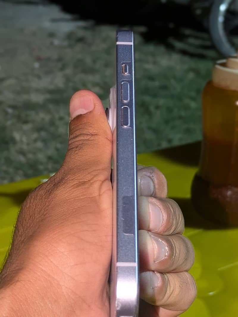 Apple iPhone 14 3