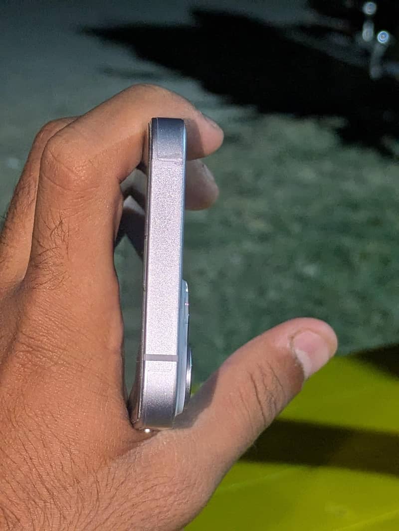 Apple iPhone 14 4
