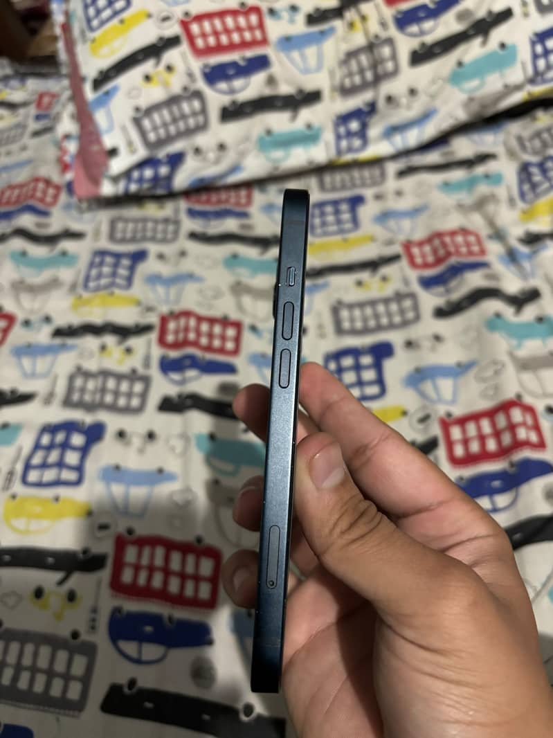 Apple iPhone 13 1