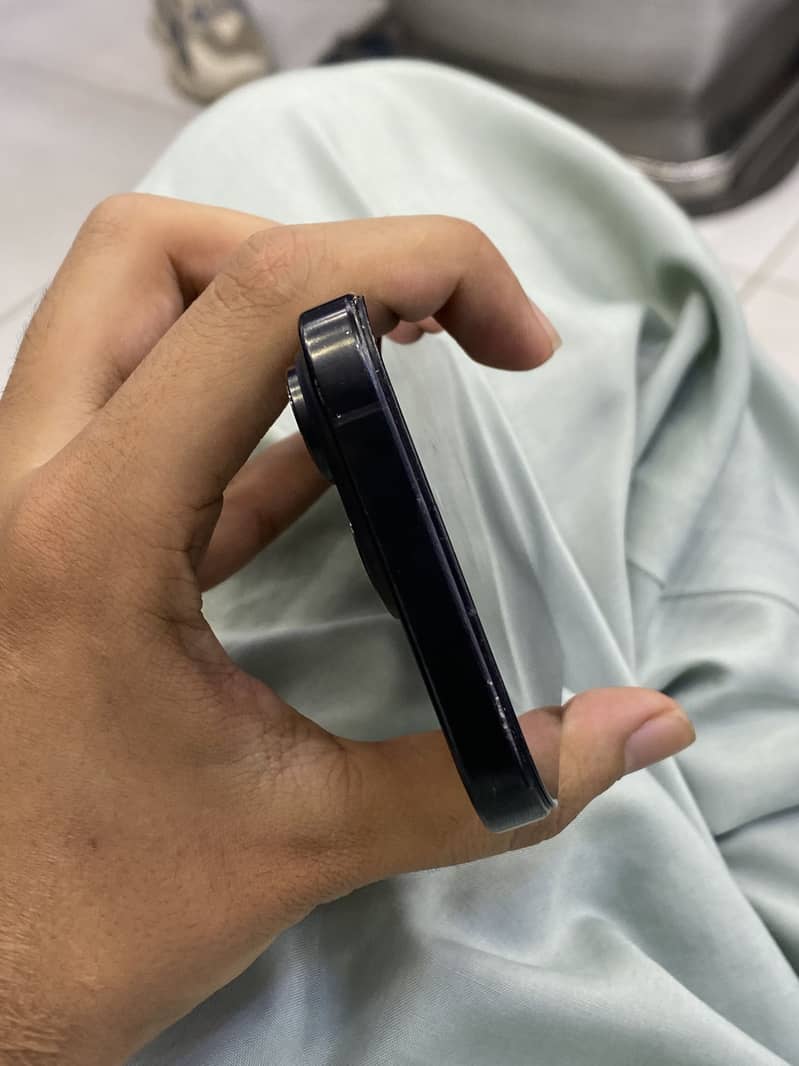 Apple iPhone 16 Pro 1