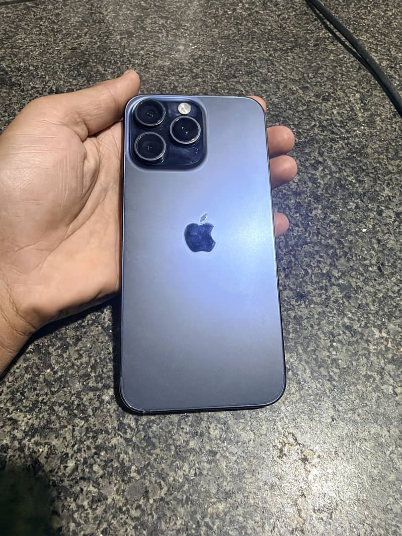 Apple iPhone 15 Pro Max 2