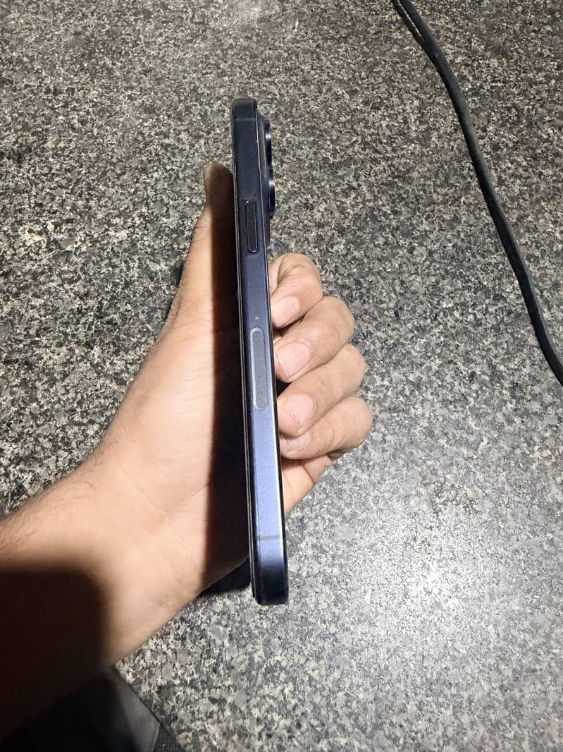 Apple iPhone 15 Pro Max 3