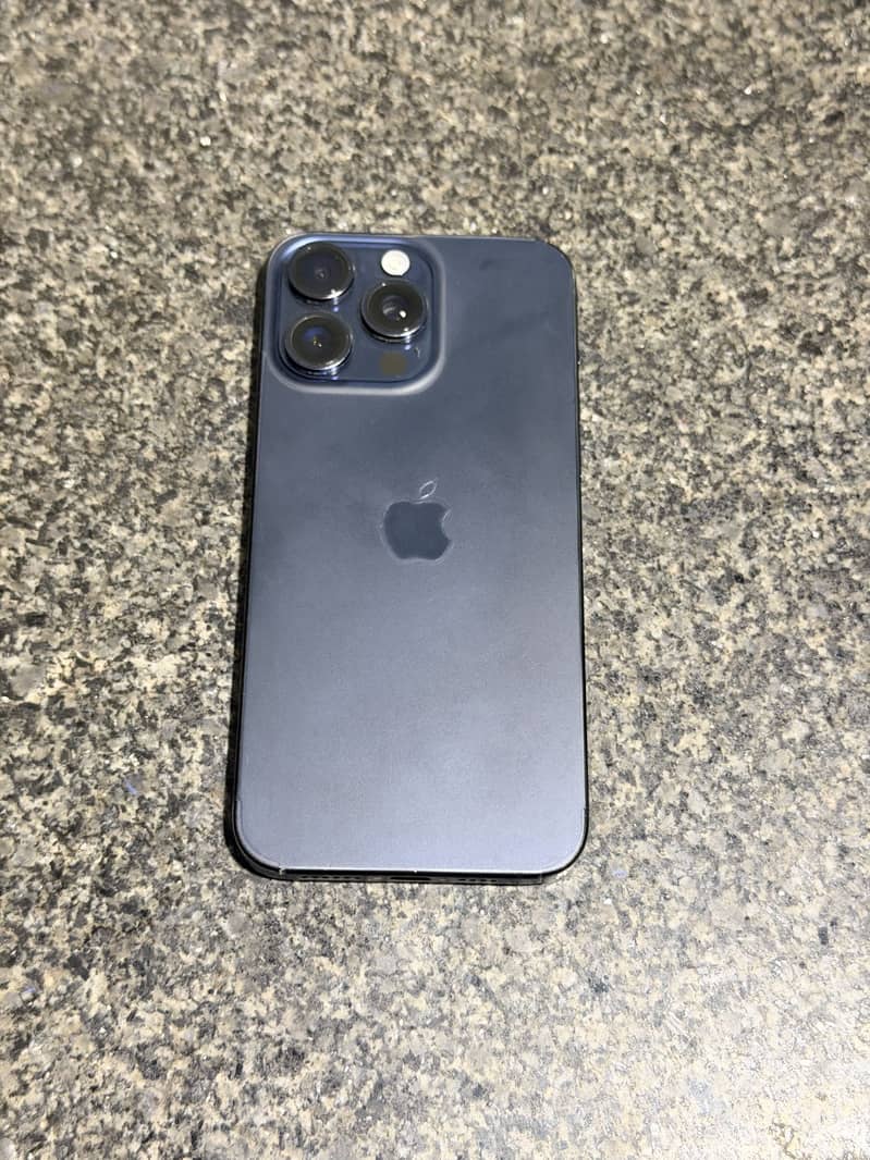 Apple iPhone 15 Pro Max 4