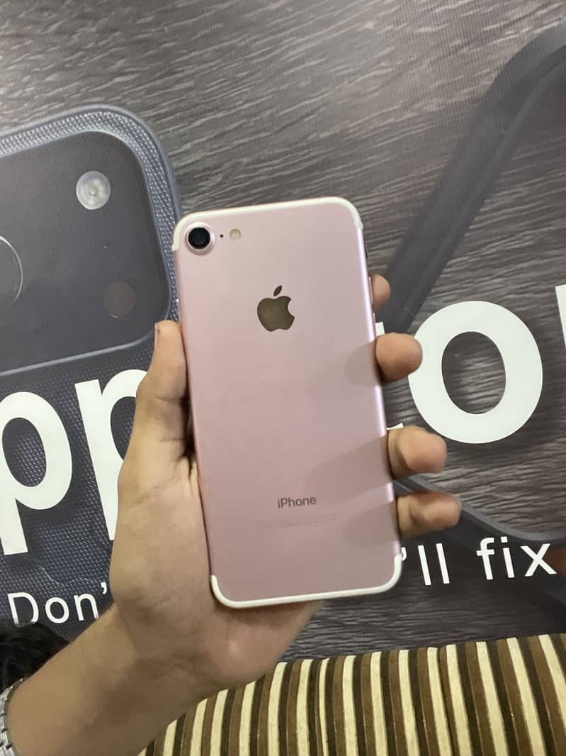Apple iPhone 7 1
