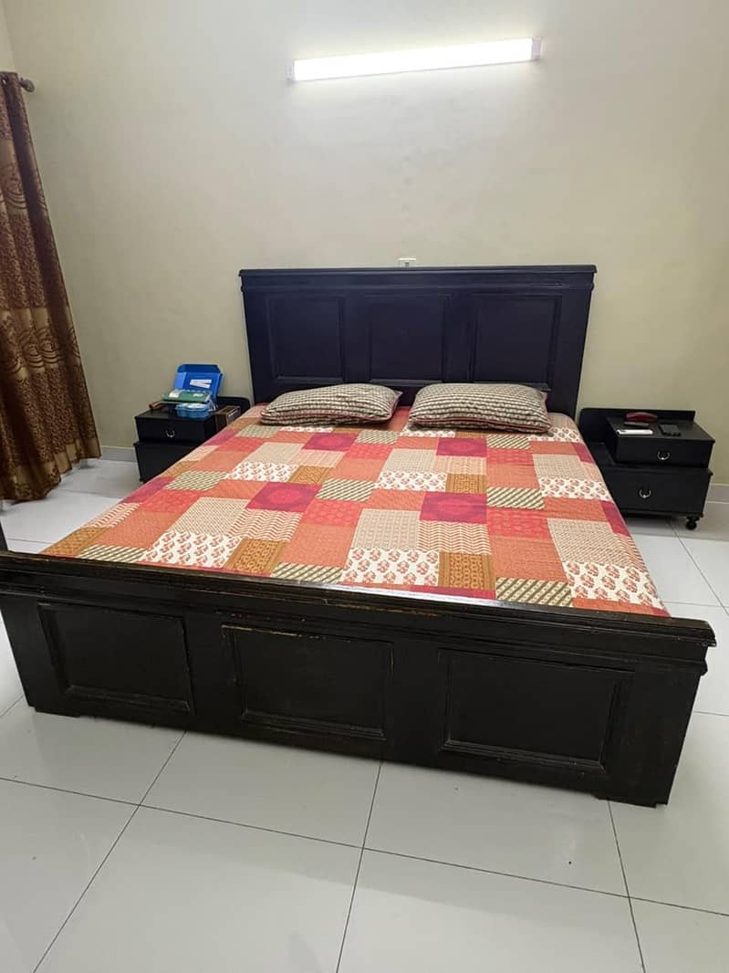 King-size bed 1