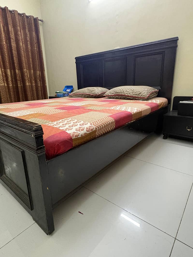 King-size bed 3