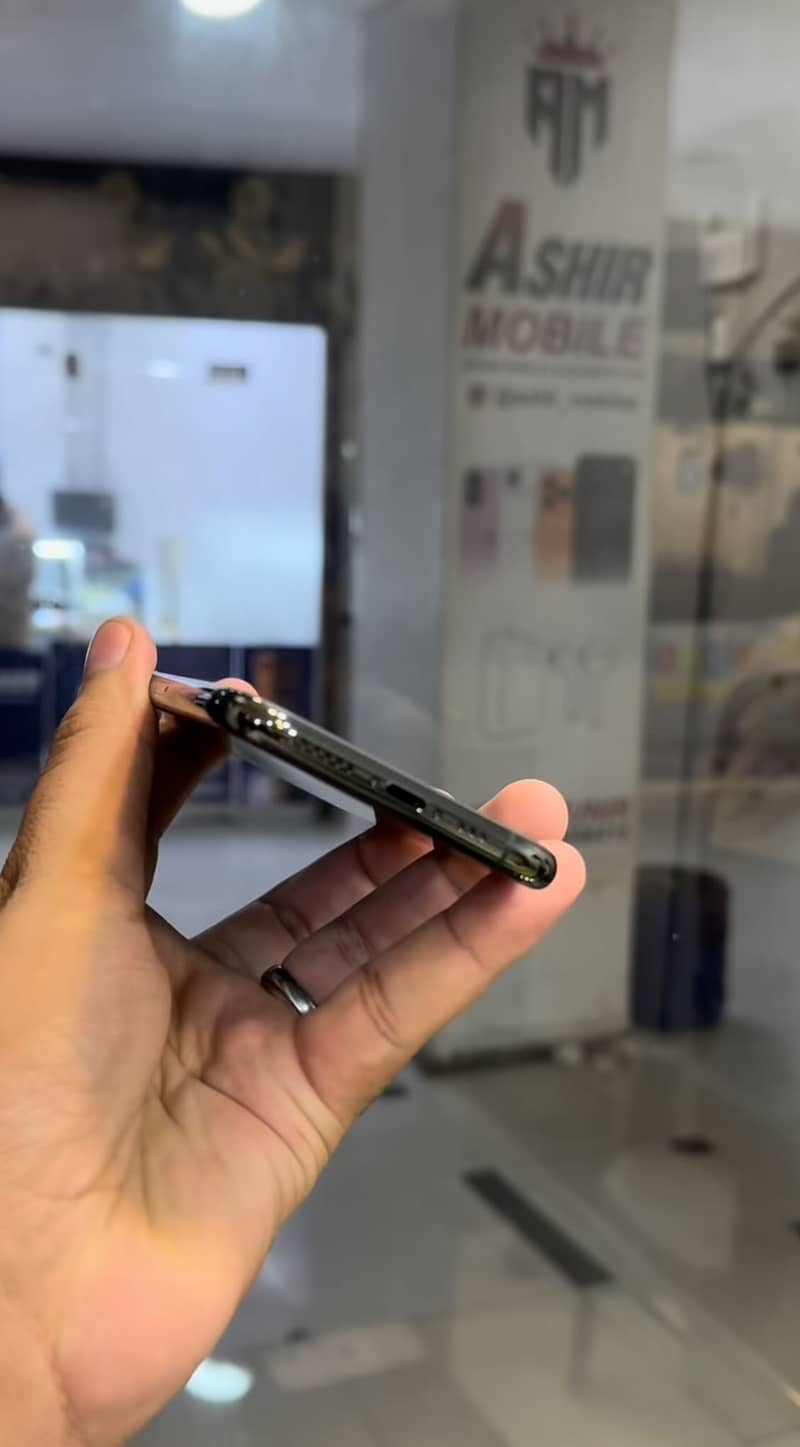 Apple iPhone 11 Pro 2