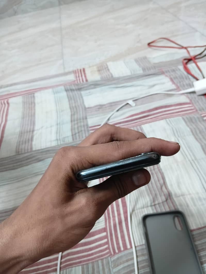 Apple iPhone X 5