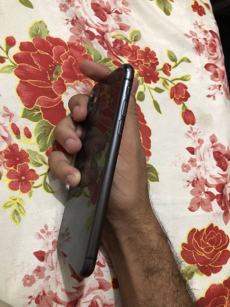 Apple iPhone 11 3