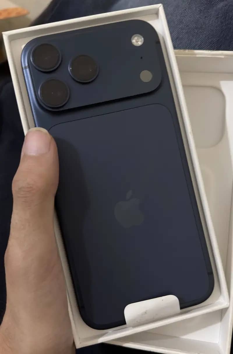 Apple iPhone 17 Pro Max 1