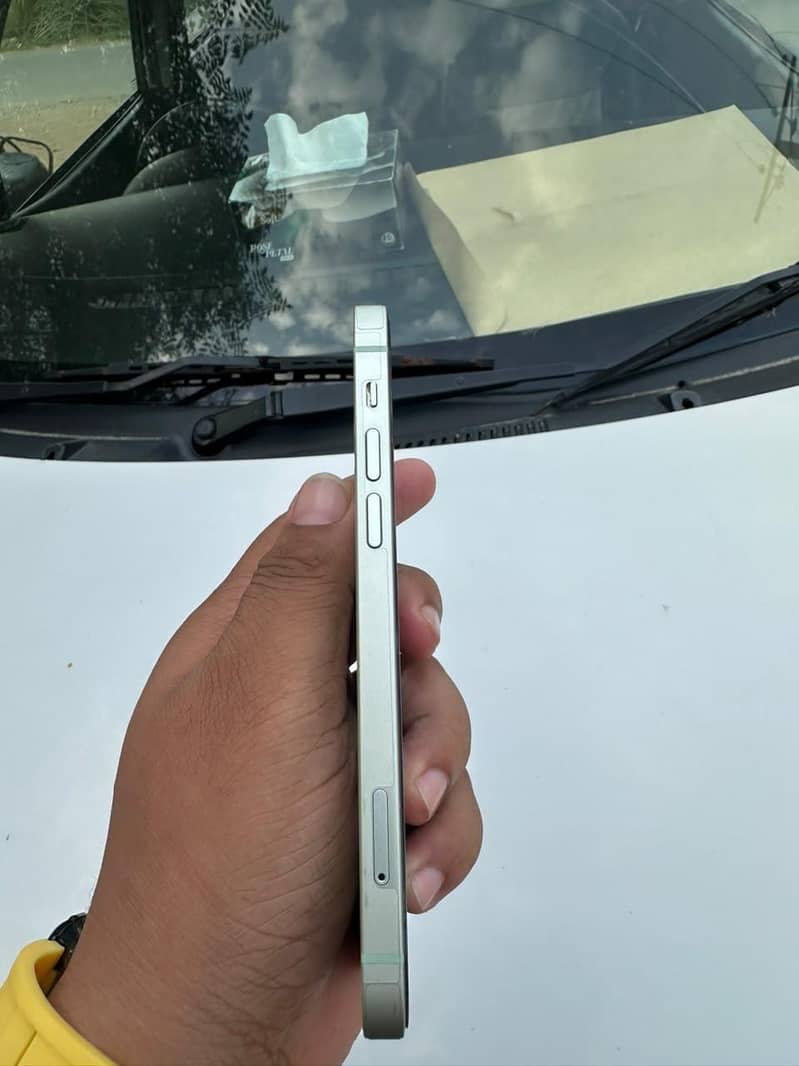 Apple iPhone 12 4