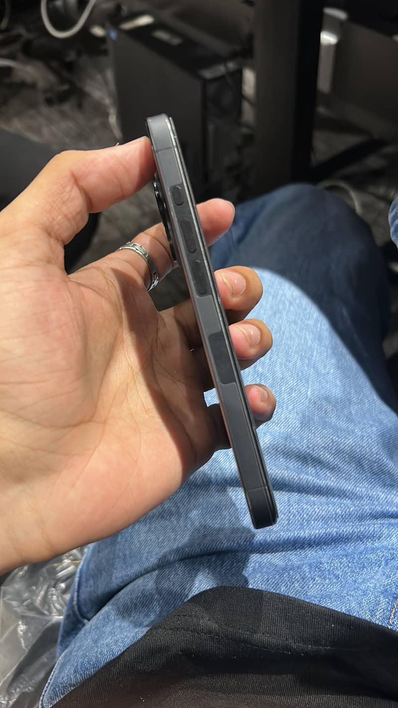 Apple iPhone 15 Pro 3