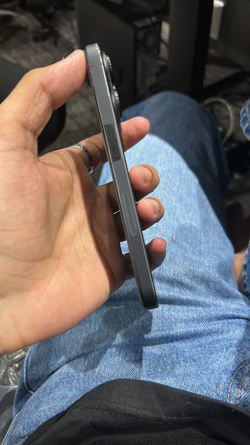 Apple iPhone 15 Pro 4