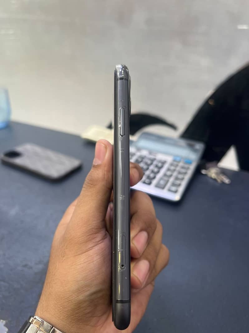 Apple iPhone 11 3