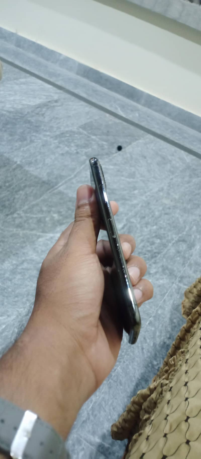 Apple iPhone X 3