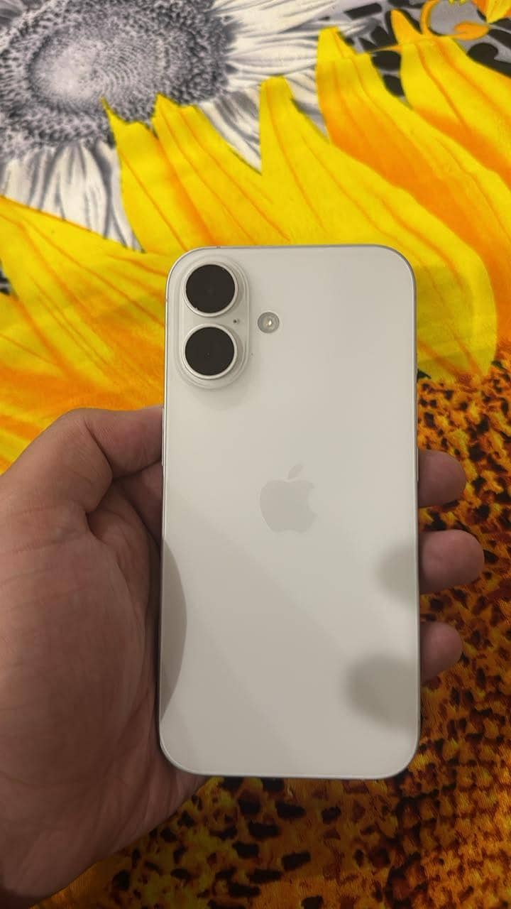 Apple iPhone 16 2