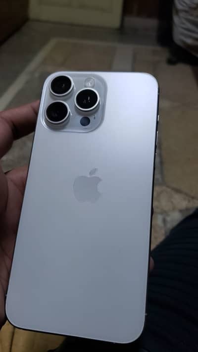 IPhone 15 Pro Max white