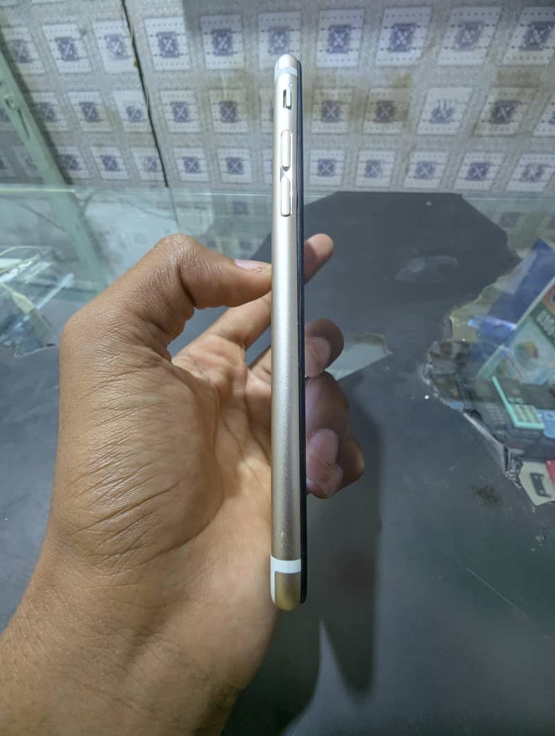 Apple iPhone 6 6