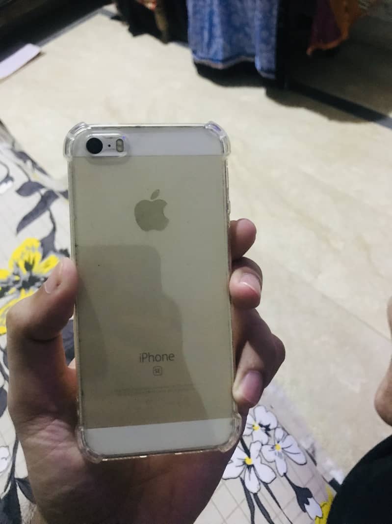 Apple iPhone 5se 1