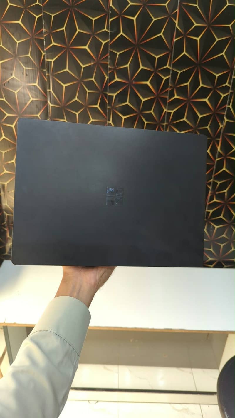 Microsoft Surface Laptop 5  • Processor: Intel Core i5  12th generati 4
