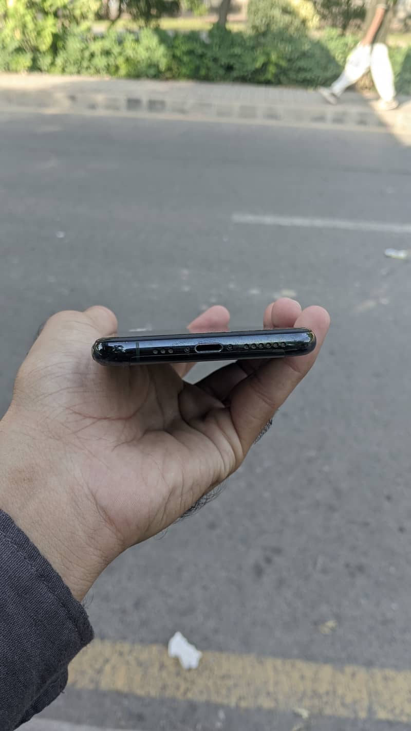 Apple iPhone 11 Pro 1