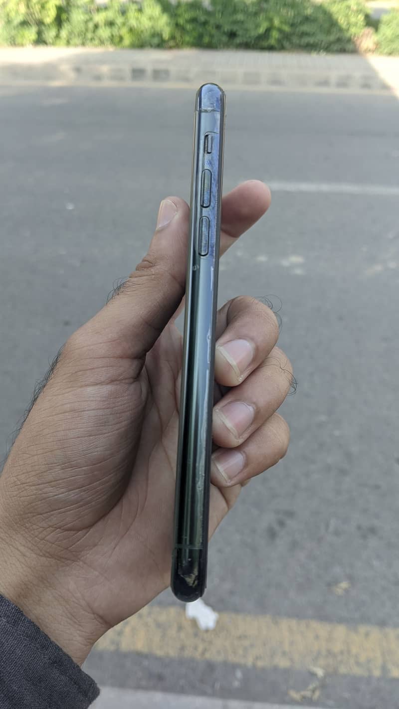 Apple iPhone 11 Pro 2