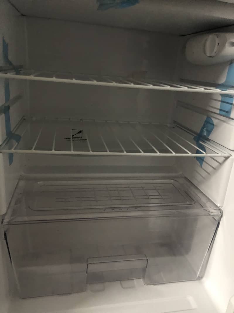 Dawlance mini fridge 0