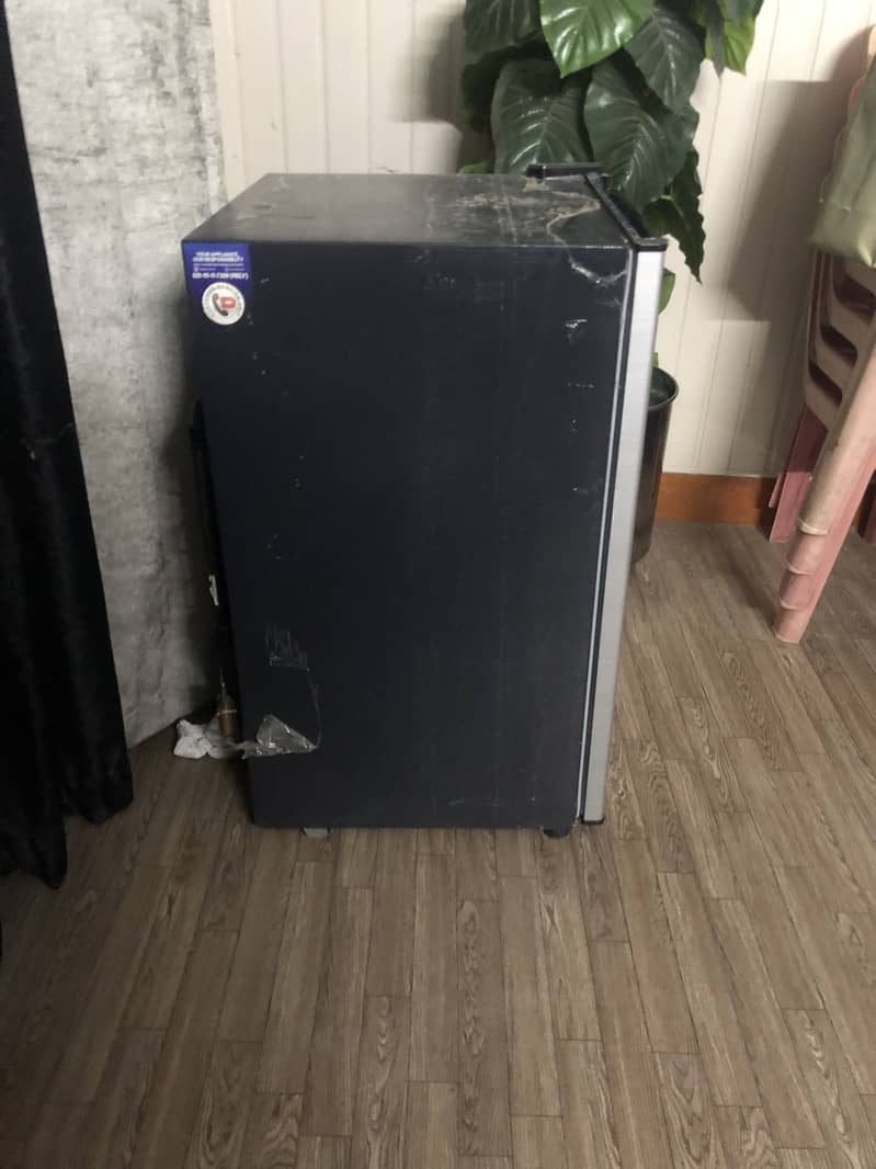 Dawlance mini fridge 4