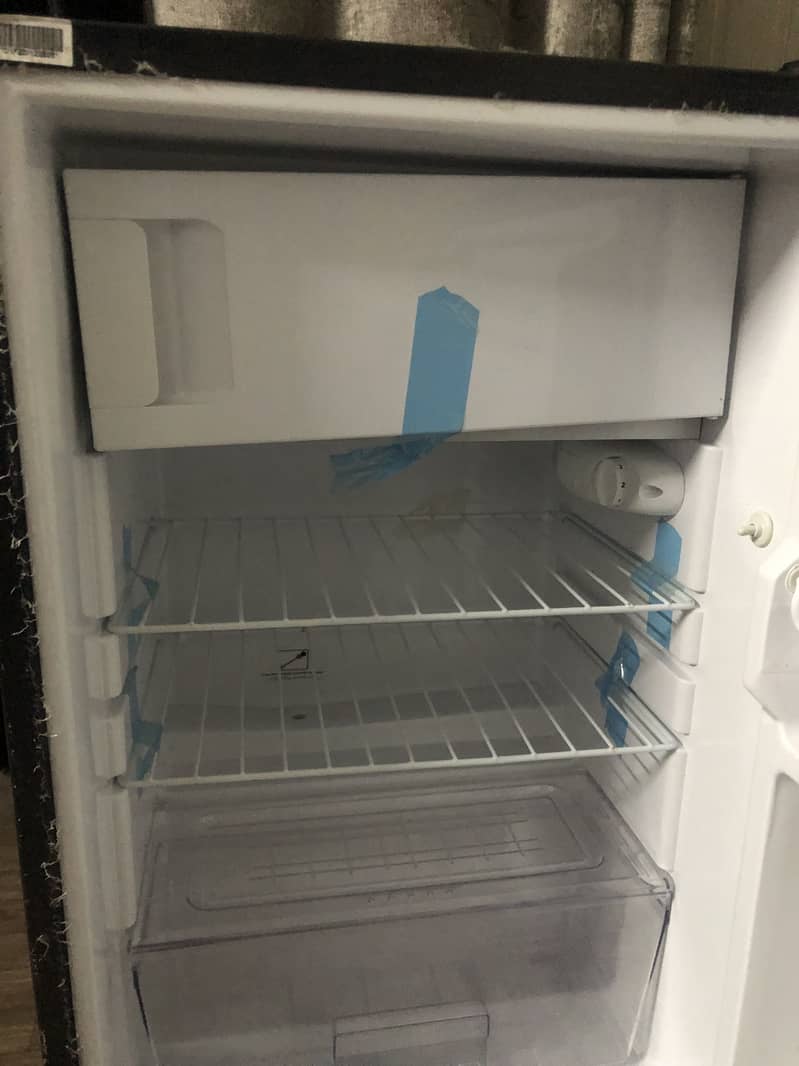 Dawlance mini fridge 8