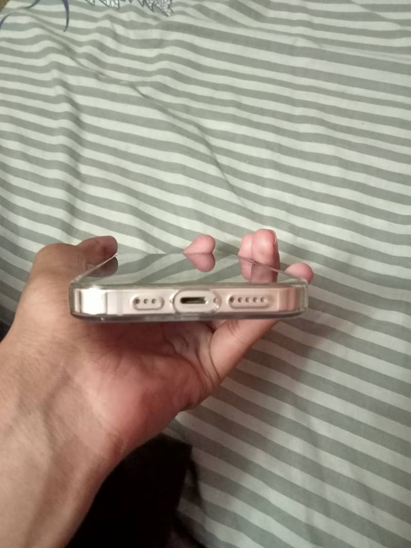 Apple iPhone 13 2