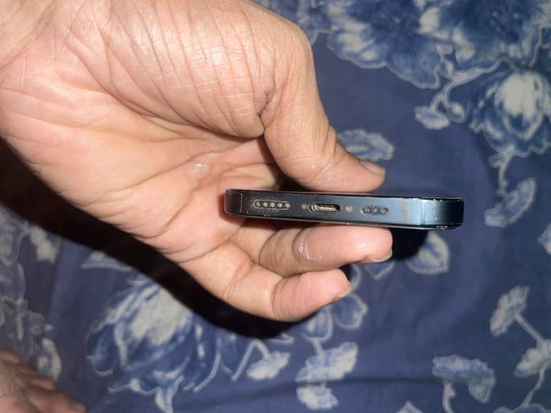 Apple iPhone 13 2