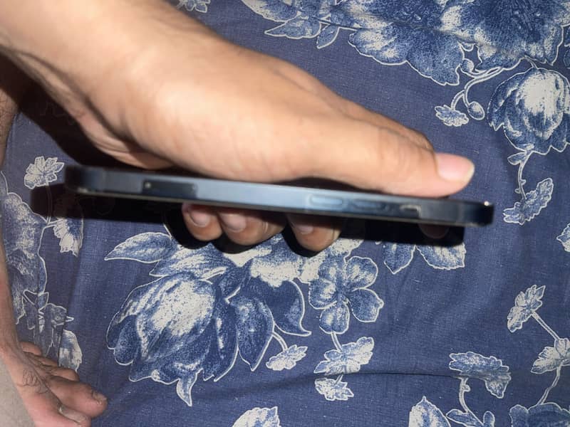 Apple iPhone 13 4