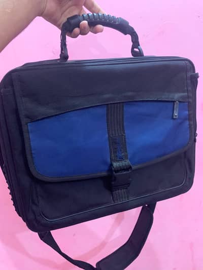 Targus Blacktop Laptop Briefcase Bag In Best Condition Urgent for Sale