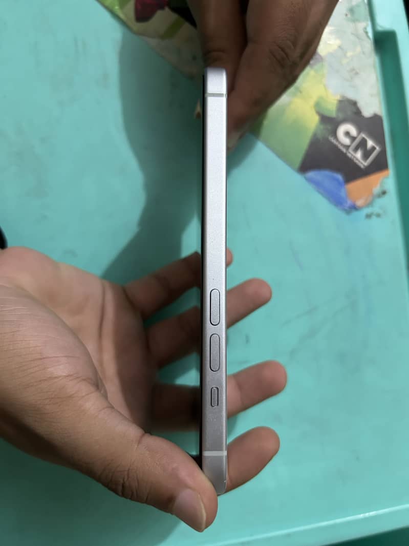 Apple iPhone 15 4