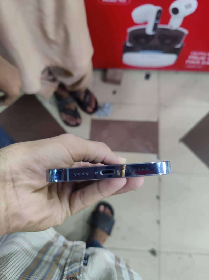 Apple iPhone 13 Pro Max 4