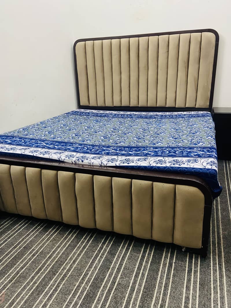 Bed set dressing side tables 0