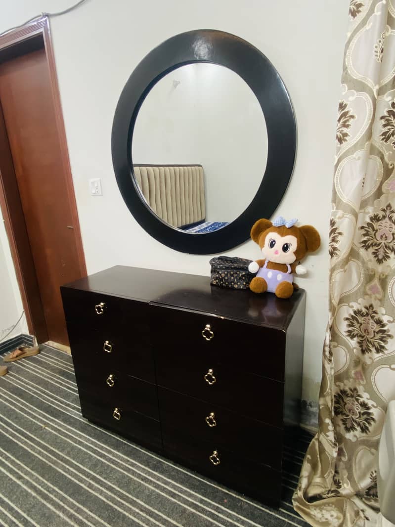 Bed set dressing side tables 1
