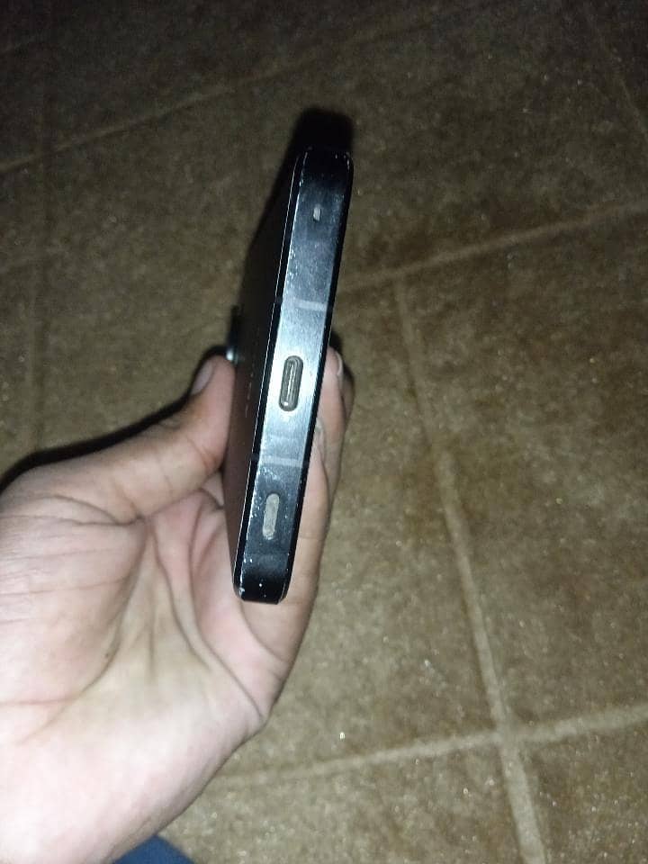 Sharp Aquos Sense7 3