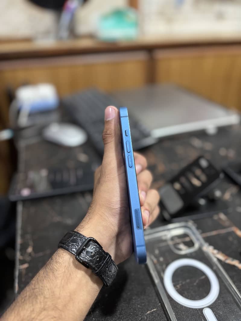 Apple iPhone 13 1