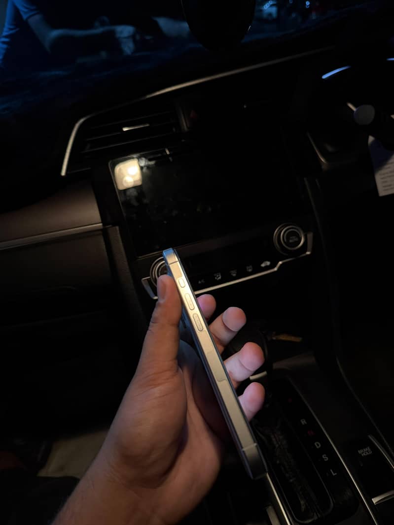 Apple iPhone 15 Pro 3