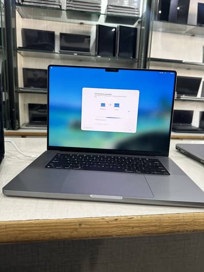 Macbook Pro M1 Pro 32gb ram 512gb ssd 16 Inch screen
