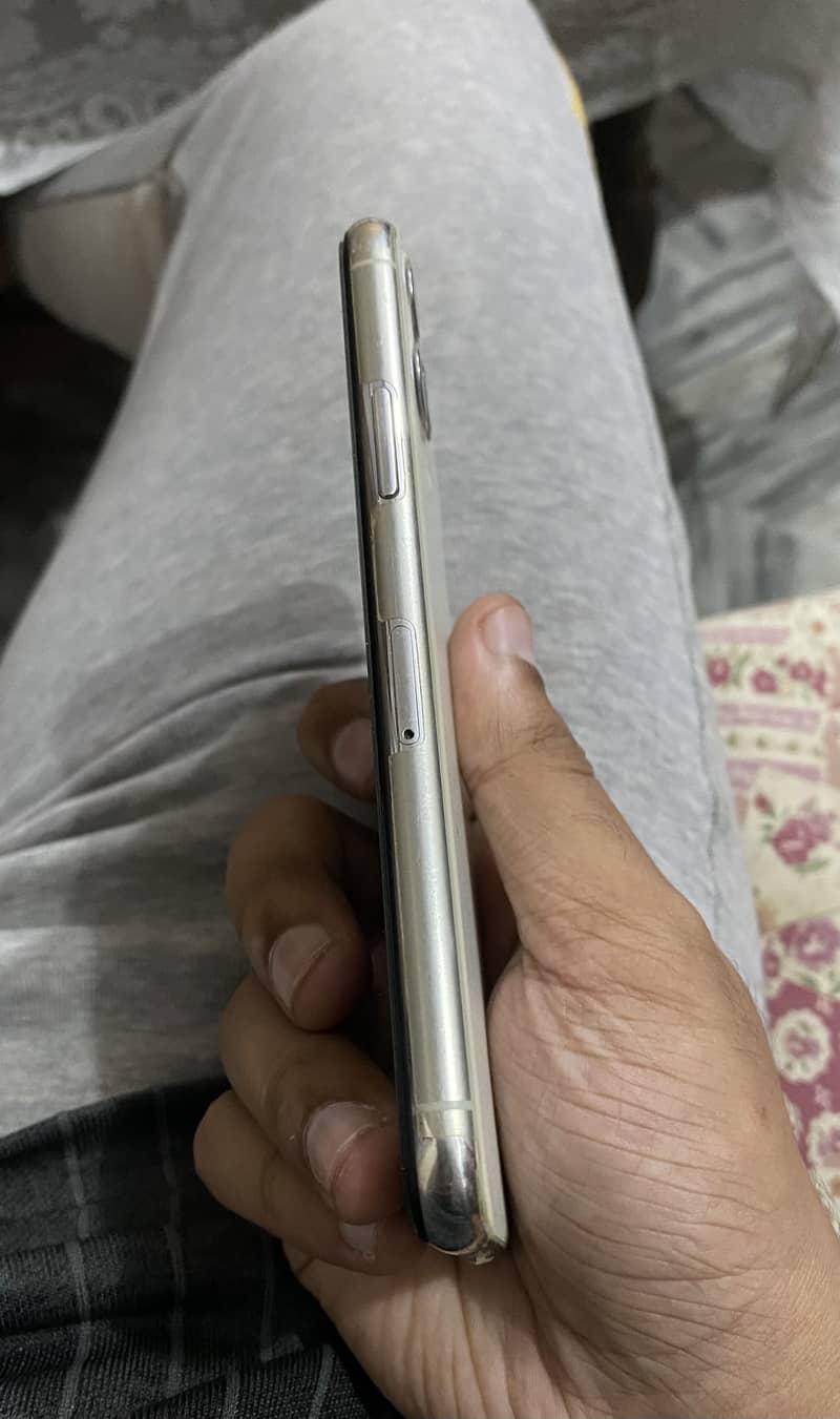 Apple iPhone 11 Pro 1