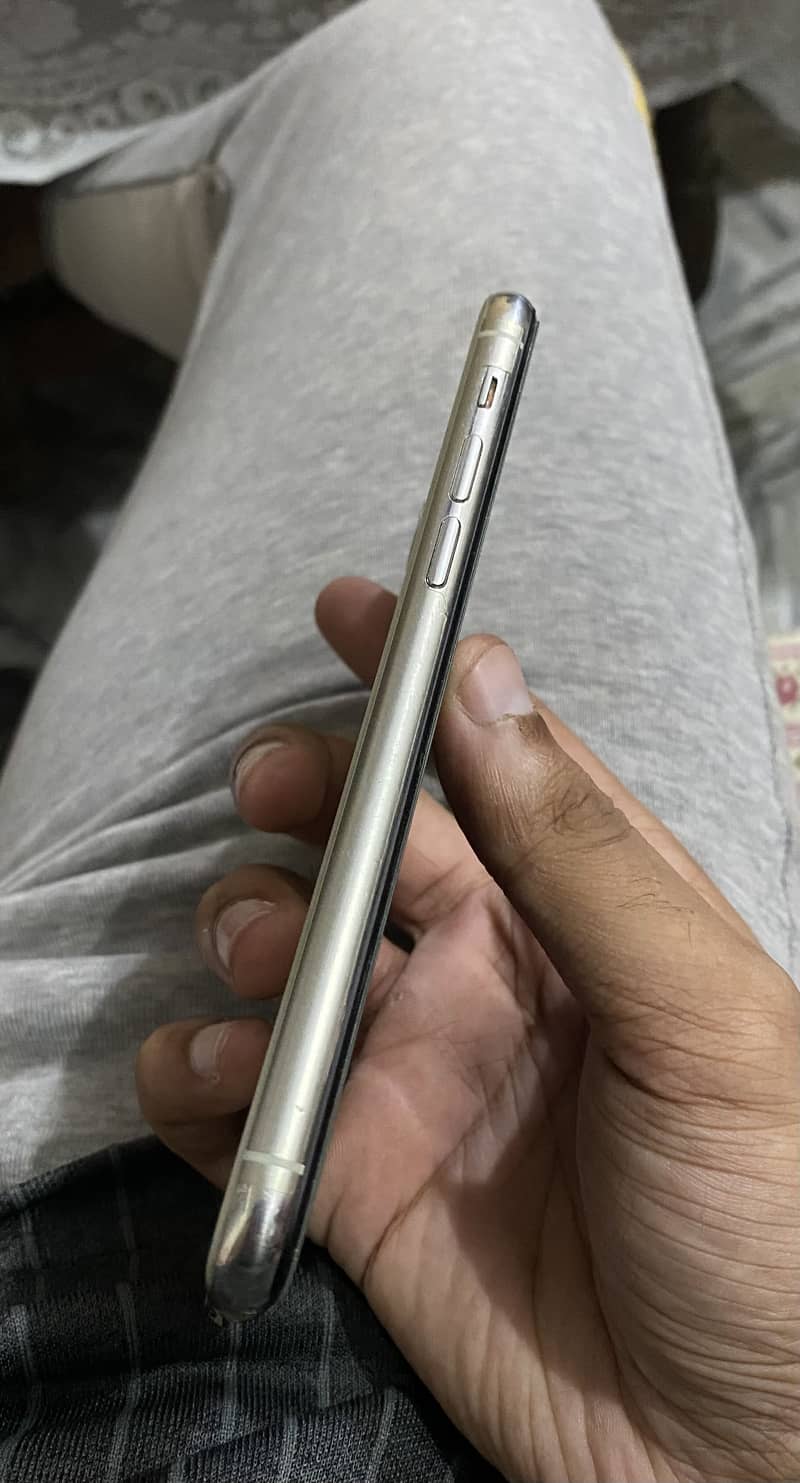 Apple iPhone 11 Pro 2