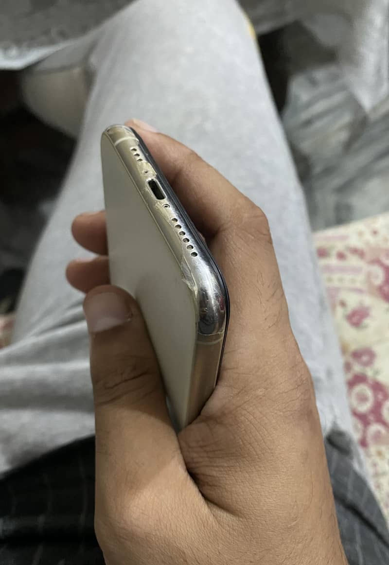 Apple iPhone 11 Pro 3
